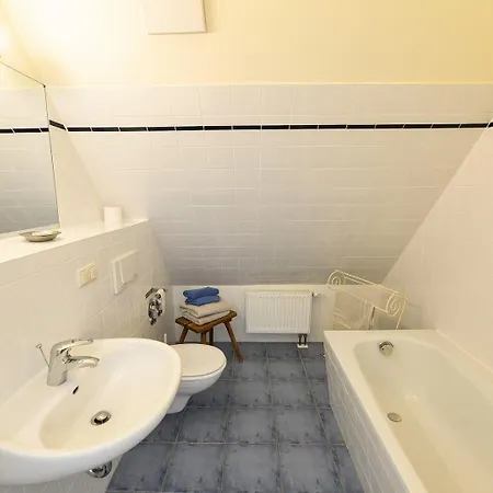 Διαμέρισμα Ruegen-ferienwohnung-7-am-wasser-gut-grubnow-mit-balkon-wlan-und-sauna