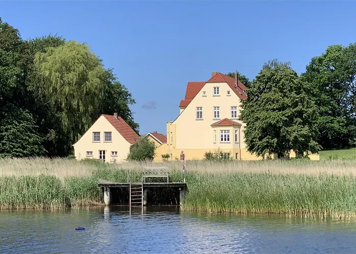 Ruegen-ferienwohnung-7-am-wasser-gut-grubnow-mit-balkon-wlan-und-sauna * Grubnow